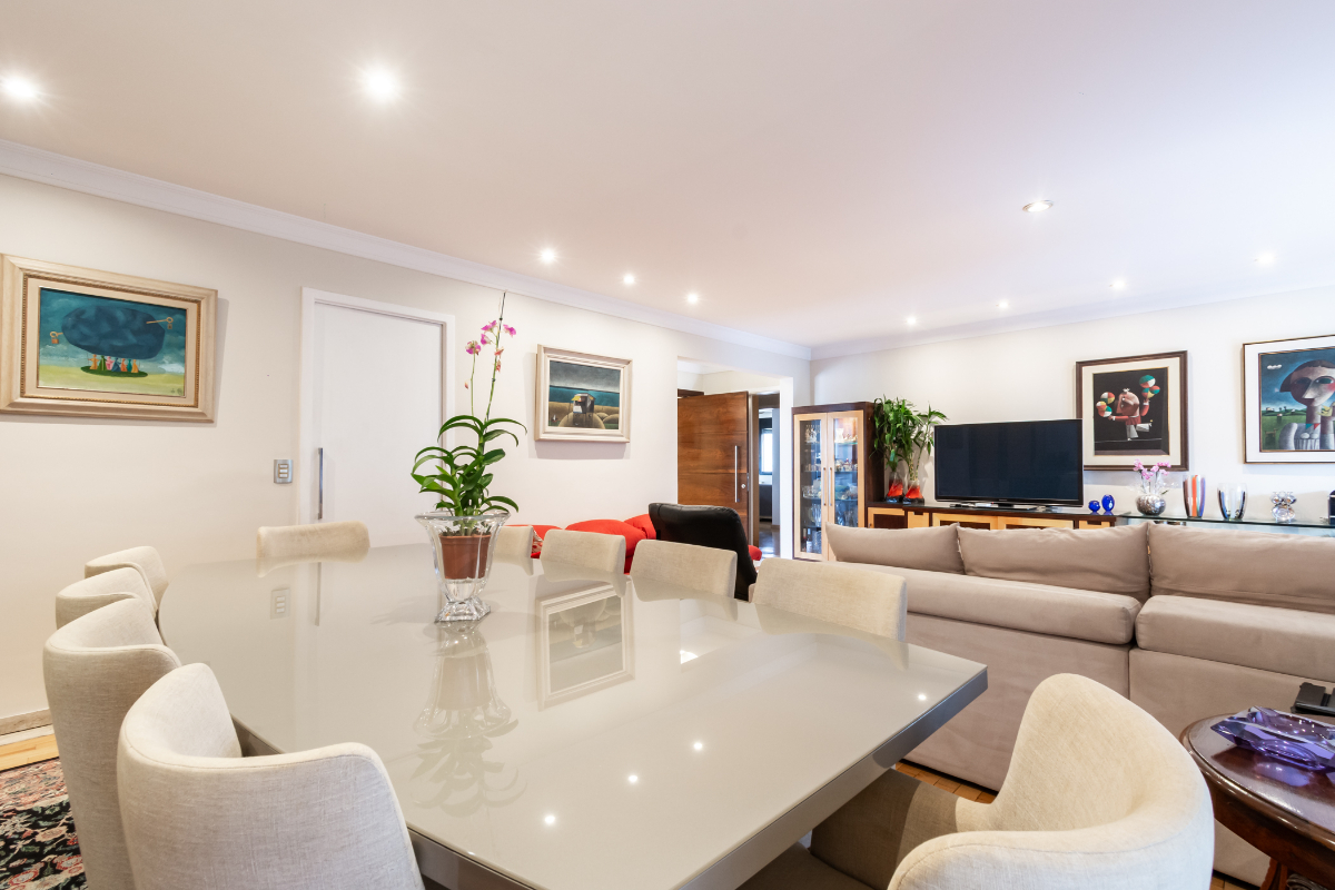 Sala de jantar integrada à sala de estar