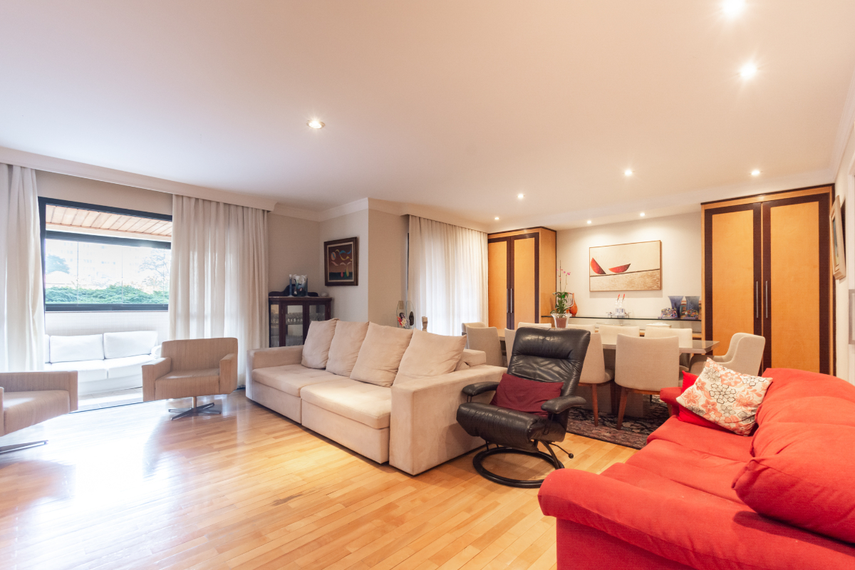 Sala ampla e iluminada do apartamento de 171 m² no Ville de Provence